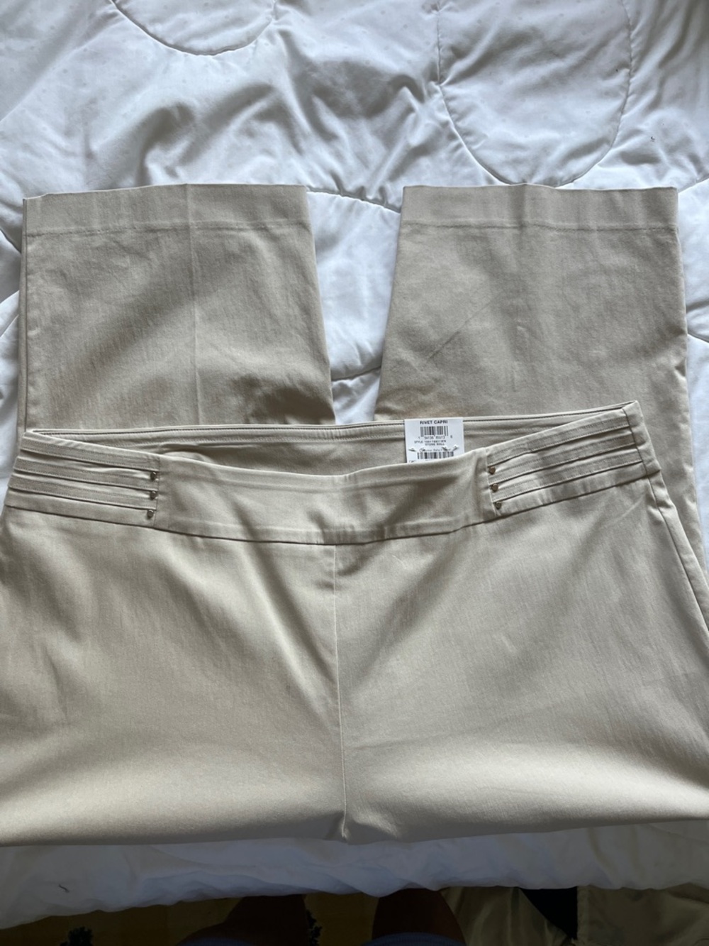 NWT JM Collection pull-on khaki Capri 3X